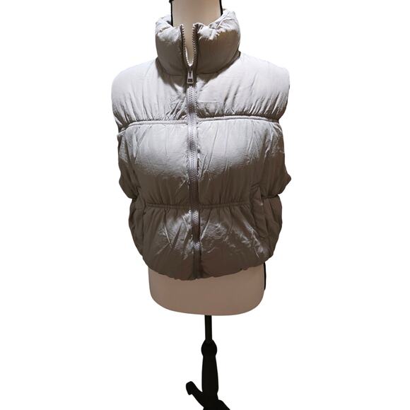 Love Tree Cropped Puffer Vest – Size Medium – NWT - Picture 2 of 5